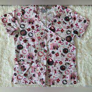 Scrub top with pockets